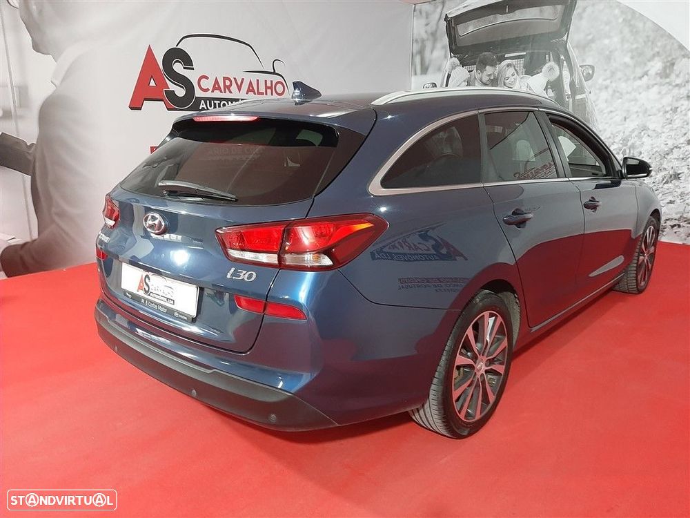 Hyundai i30 SW 1.6 CRDi Comfort+Navi - 12