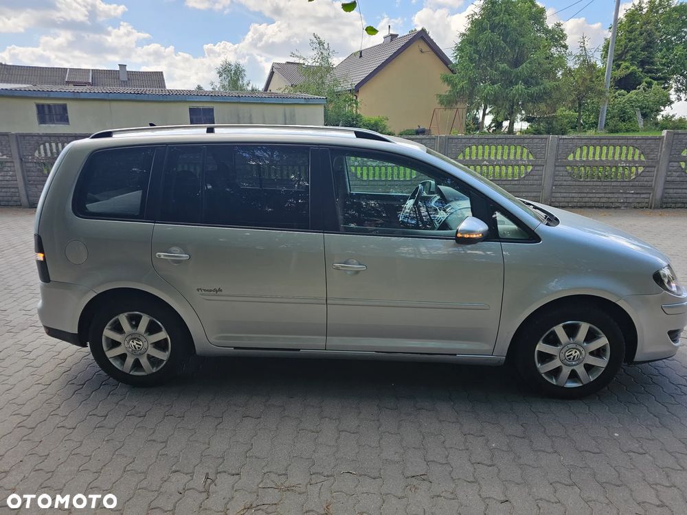 Volkswagen Touran 1.6 Conceptline - 21