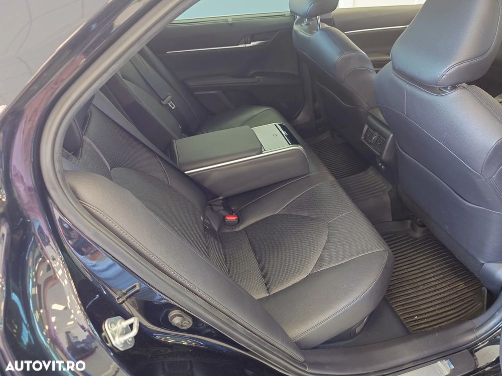 Toyota Camry 2.5 Exclusive - 24