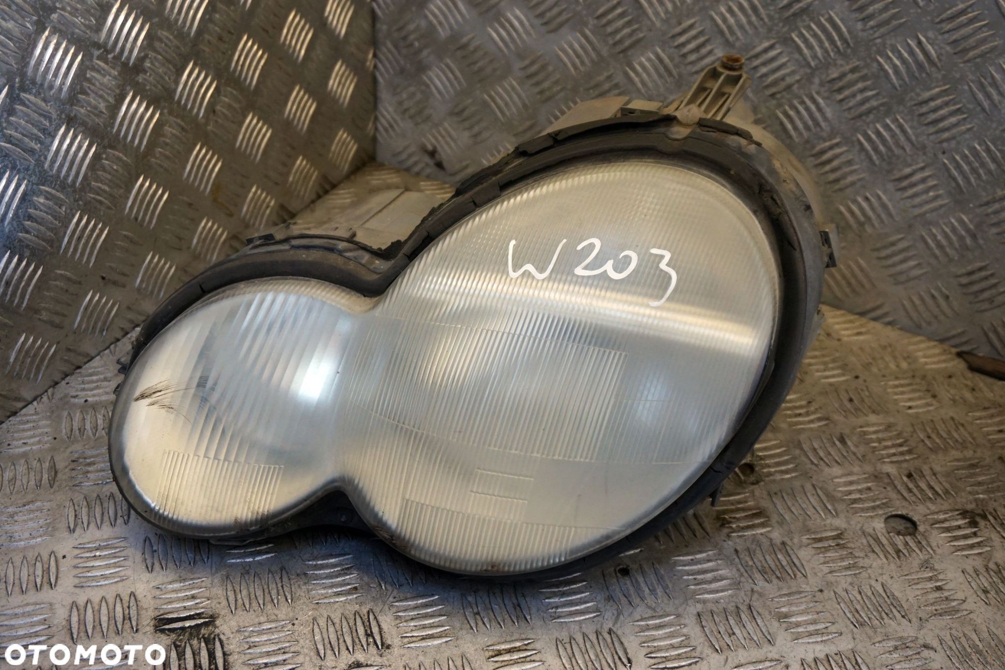 LAMPA PRZEDNIA LEWA C-KLASA W203 A2038200361 MERCEDES 2000-2007 - 1