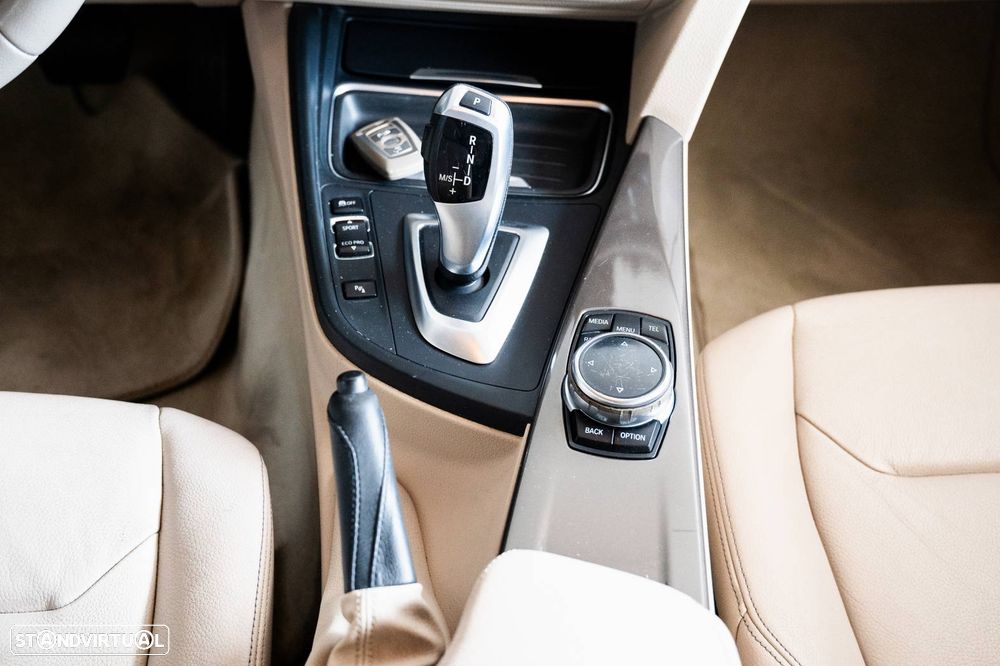 BMW 320 d Auto Line Modern - 17