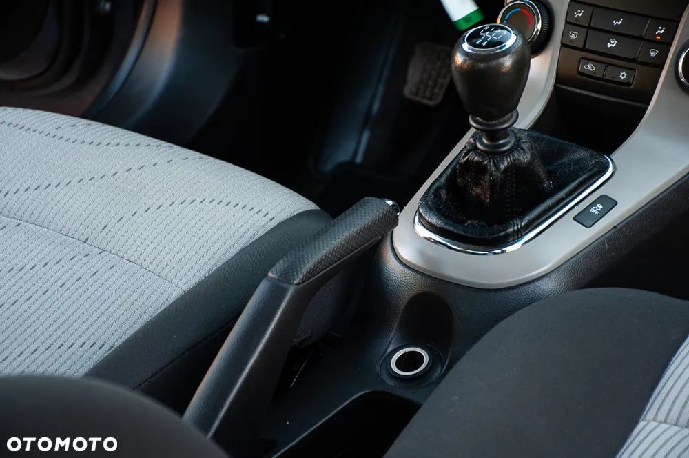 Chevrolet Cruze 1.6 - 29