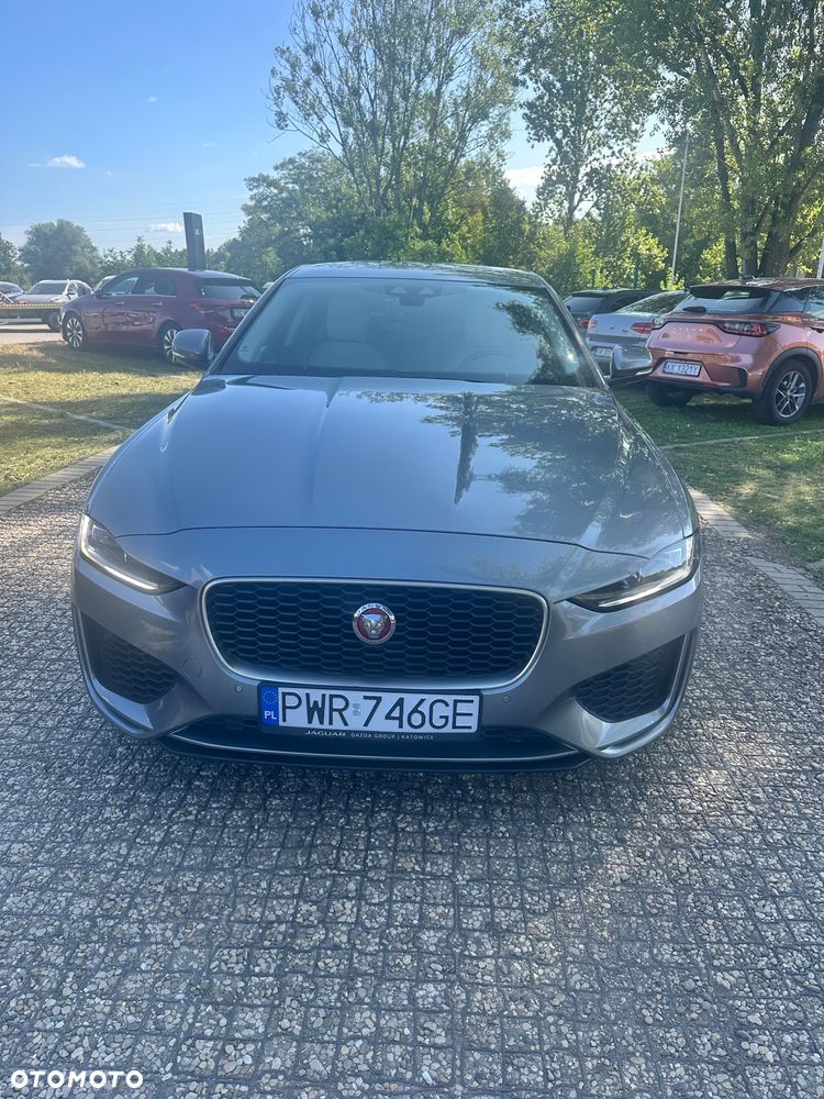 Jaguar XE 2.0 D180 R-Dynamic S - 26