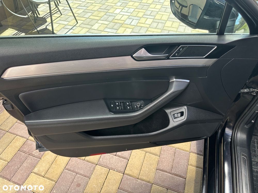 Volkswagen Passat - 25