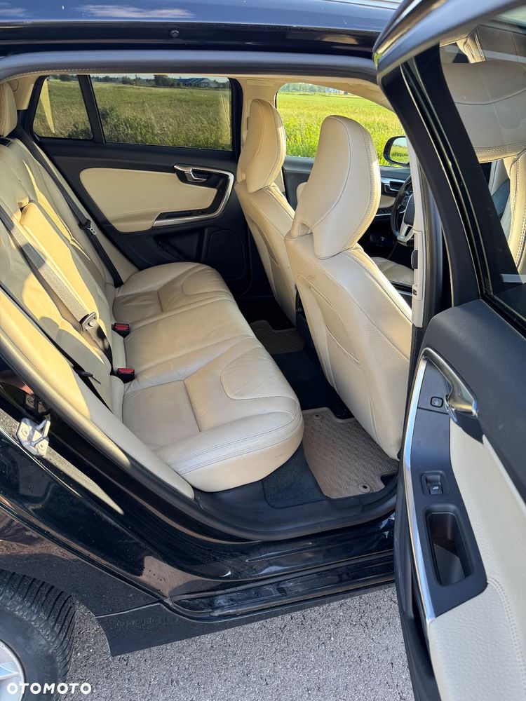 Volvo V60 D6 AWD Plug-in Hybrid Summum - 8