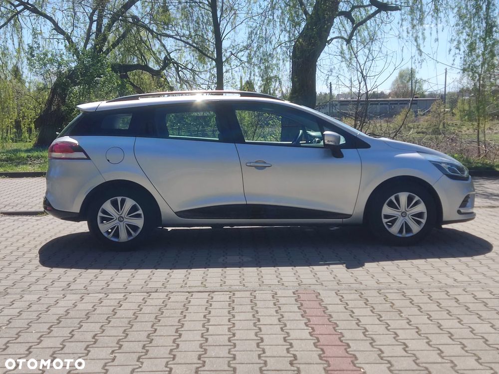 Renault Clio 1.2 16V Confort Privilege - 8