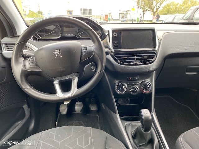 Peugeot 2008 1.2 PureTech Style - 9
