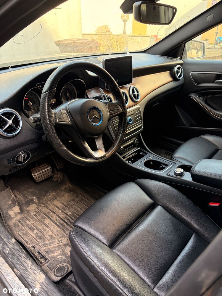 Mercedes-Benz GLA 250 4Matic 7G-DCT Style - 5