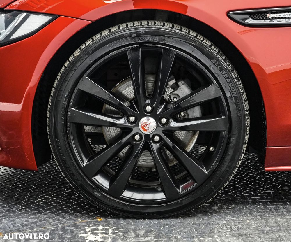 Jaguar XE 2.0 R-Sport - 24