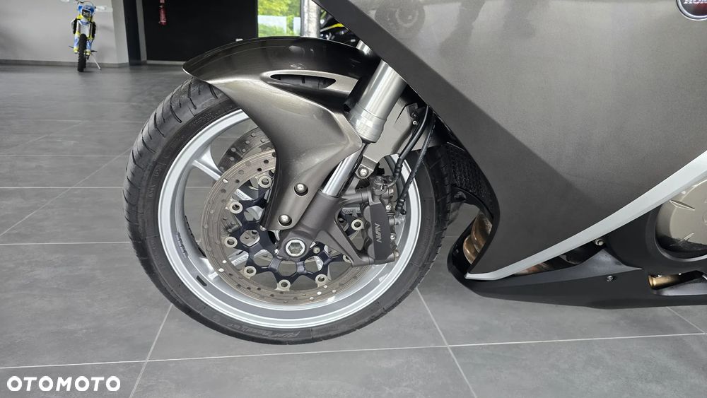 Honda VFR - 12
