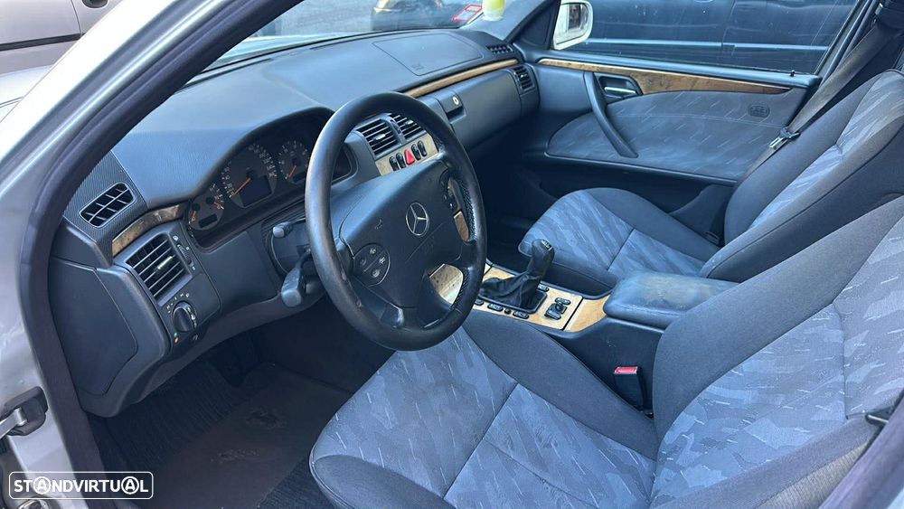 Mercedes-Benz E 220 CDI Avantgarde - 14