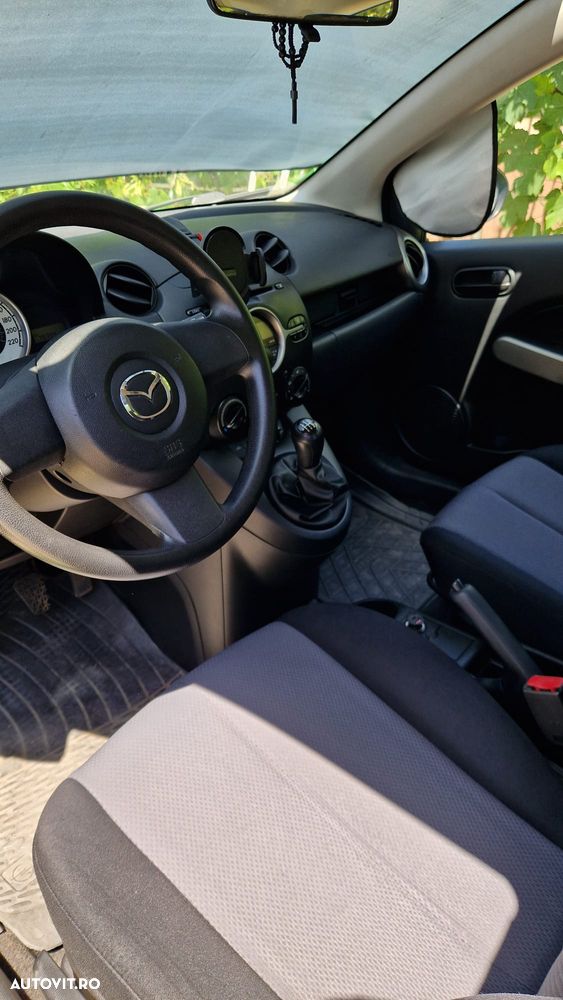Mazda 2 - 10