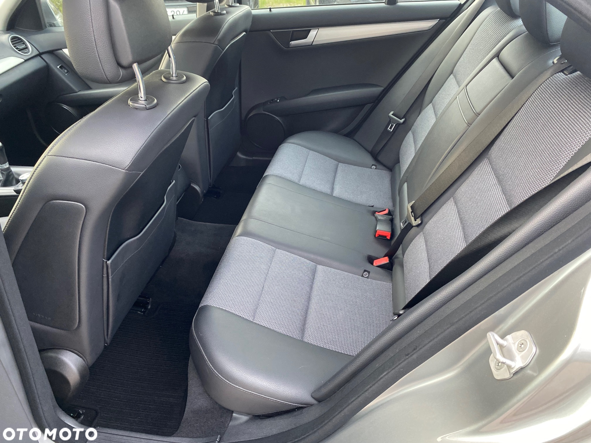 Mercedes-Benz Klasa C 180 (BlueEFFICIENCY) Avantgarde - 25