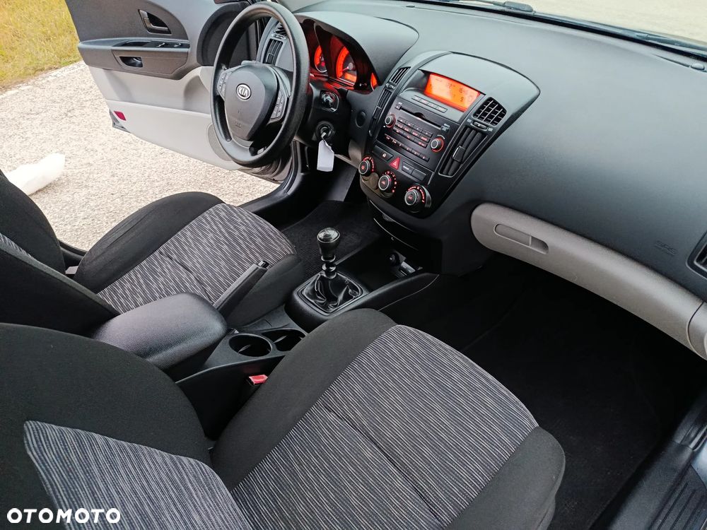 Kia Ceed 1.4 CVVT Attract - 35