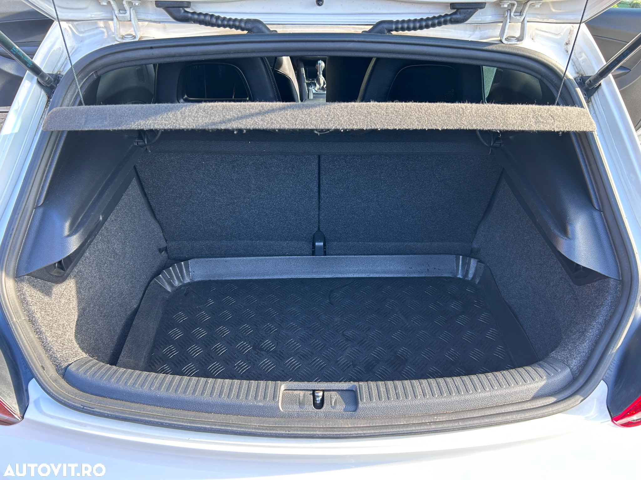 Volkswagen Scirocco R 2.0 TSI DSG - 14