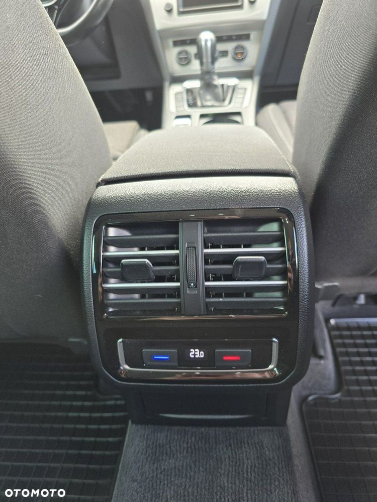 Volkswagen Passat - 23
