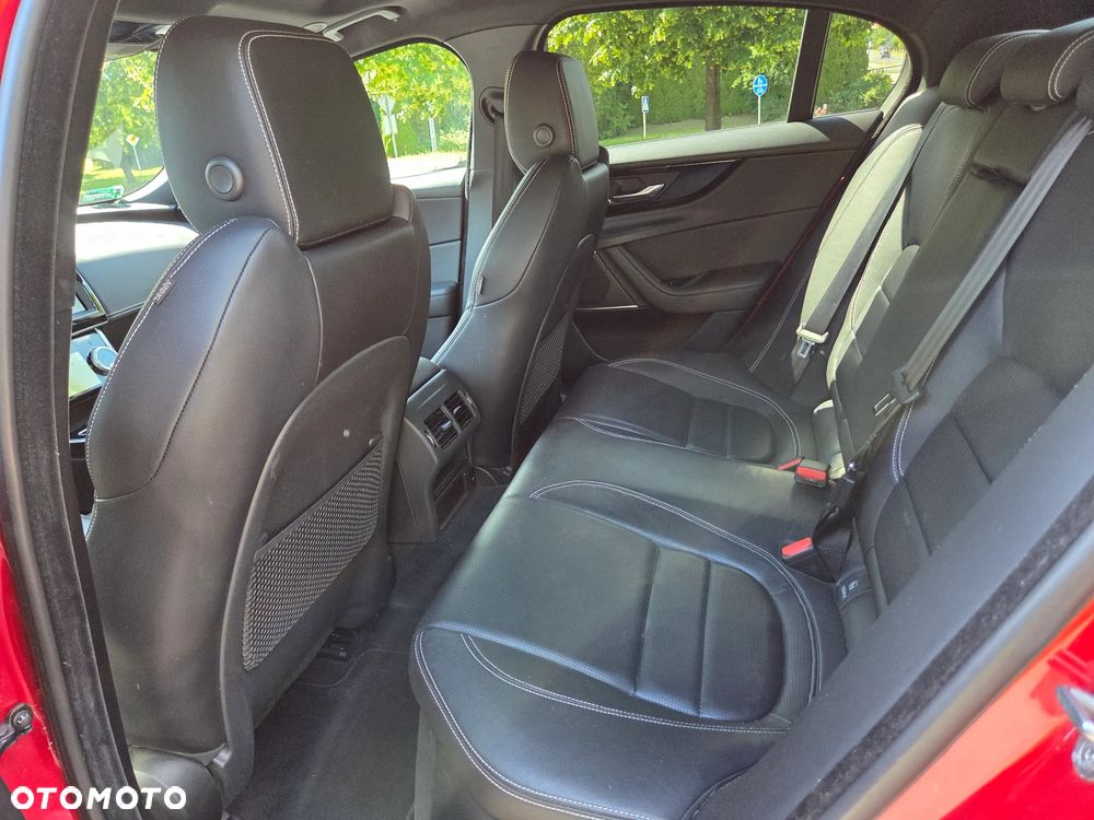 Jaguar XE 2.0 P250 R-Dynamic Black - 27