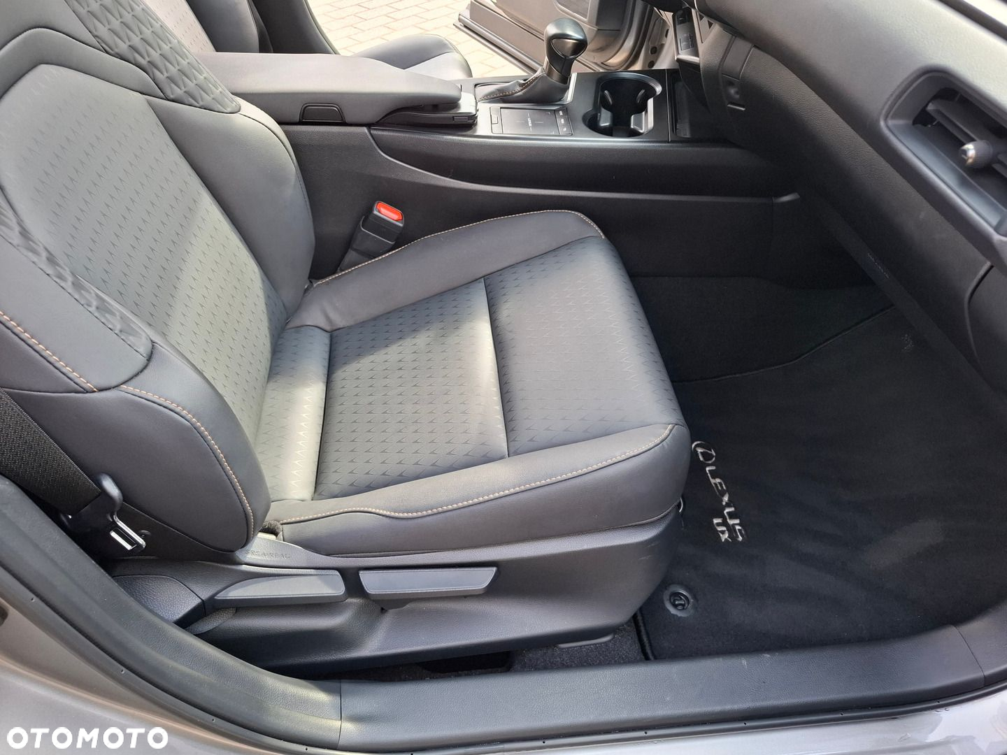 Lexus UX - 22
