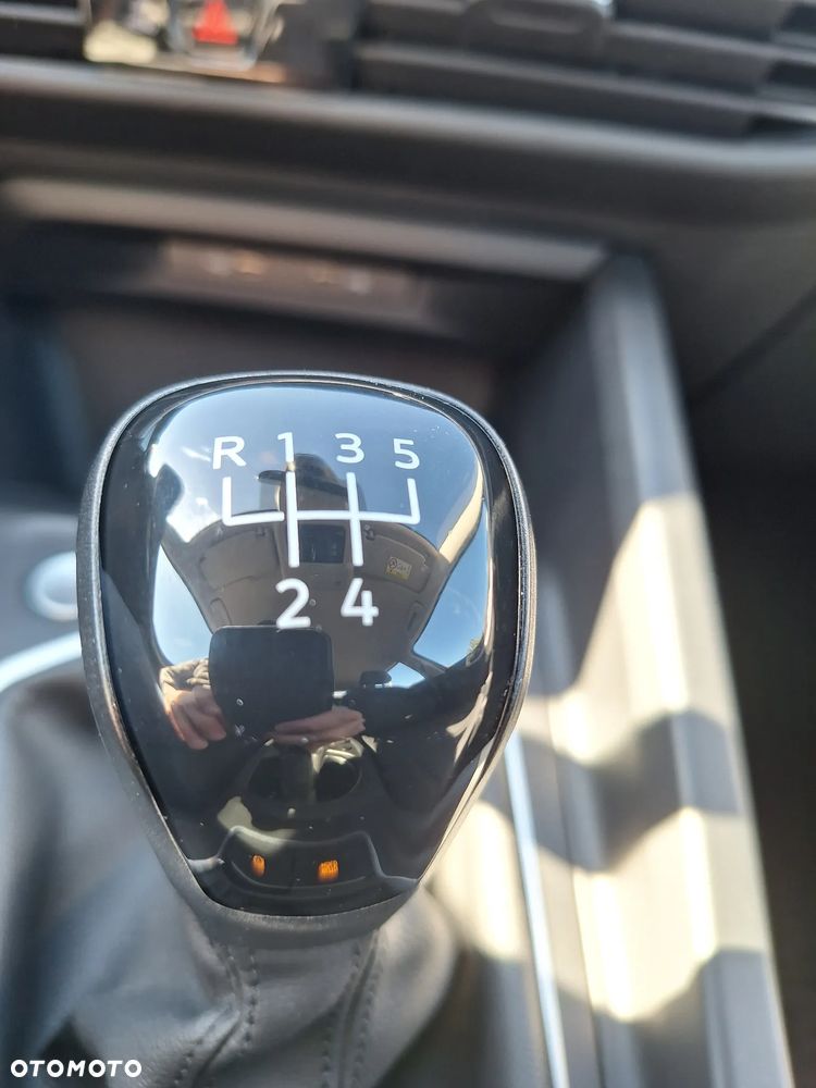 Volkswagen Golf - 6
