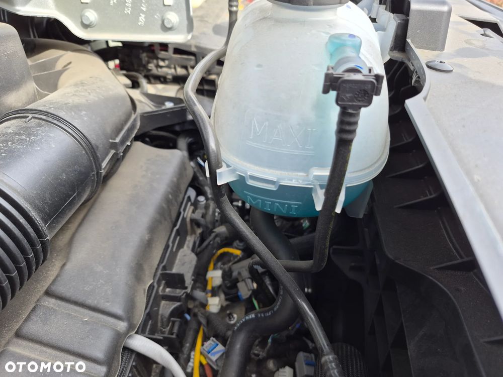 Renault Trafic Grand 2.0 dCi EDC - 20