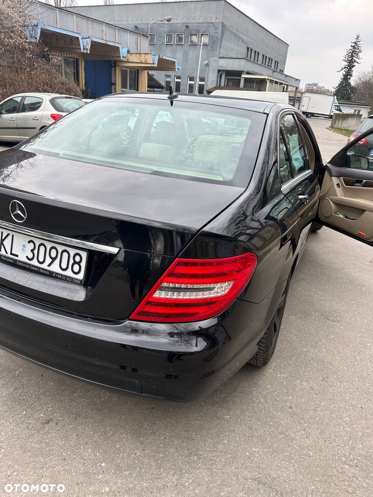 Mercedes-Benz Klasa C 200 CGI BlueEFFICIENCY Avantgarde - 7