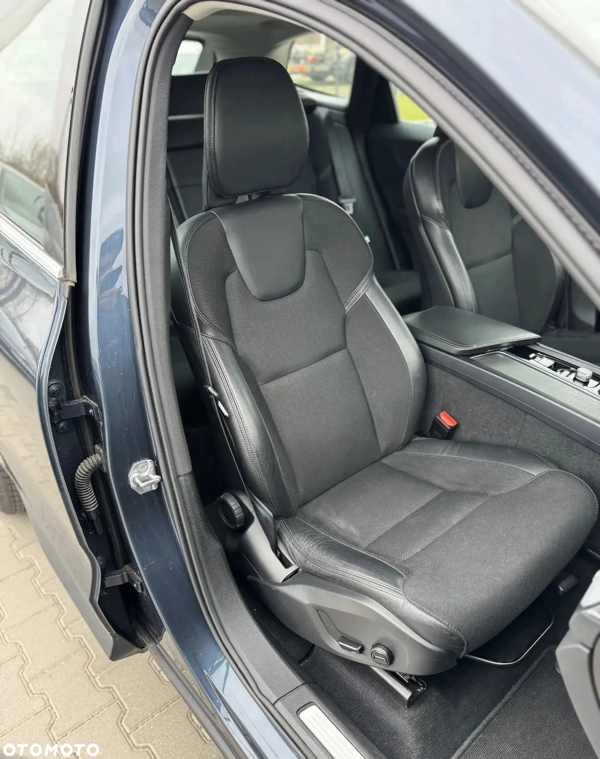 Volvo XC 60 D4 Momentum Pro - 17