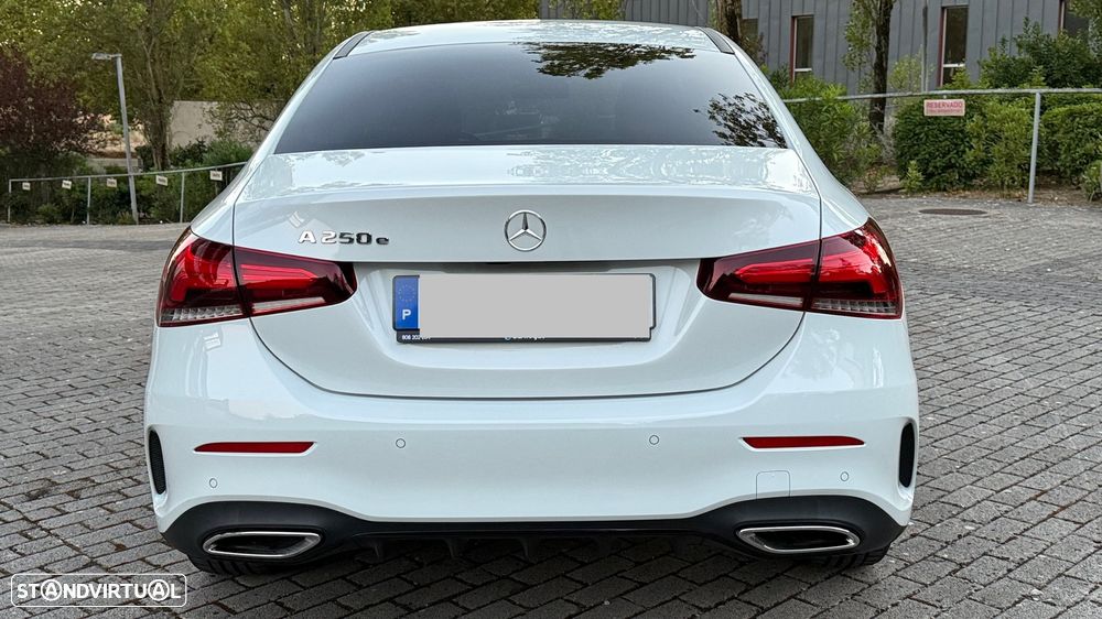 Mercedes-Benz A 250 Limousine e AMG Line - 13