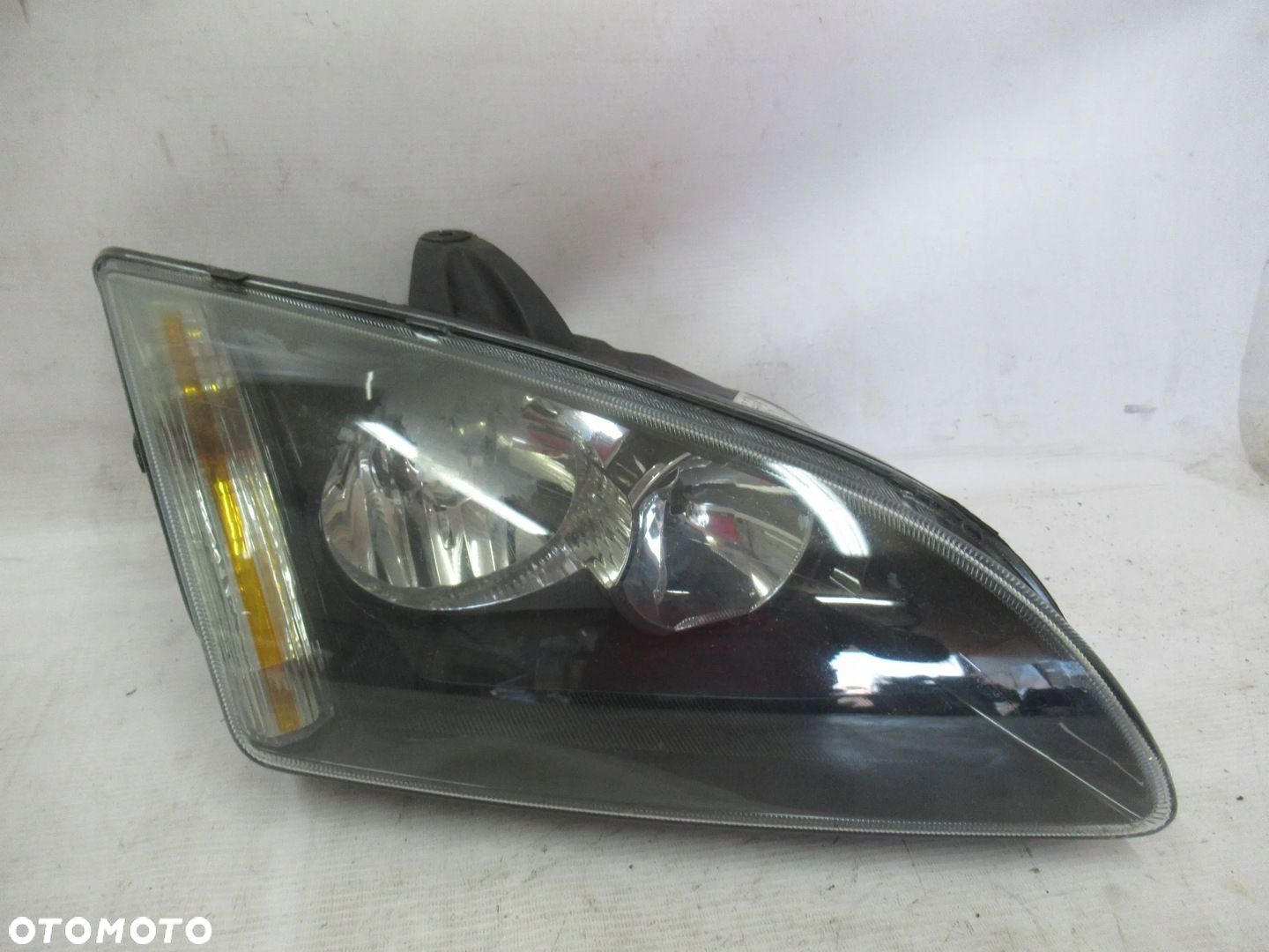 REFLEKTOR LAMPA PRAWA FORD FOCUS MK2 II 2 04- - 1