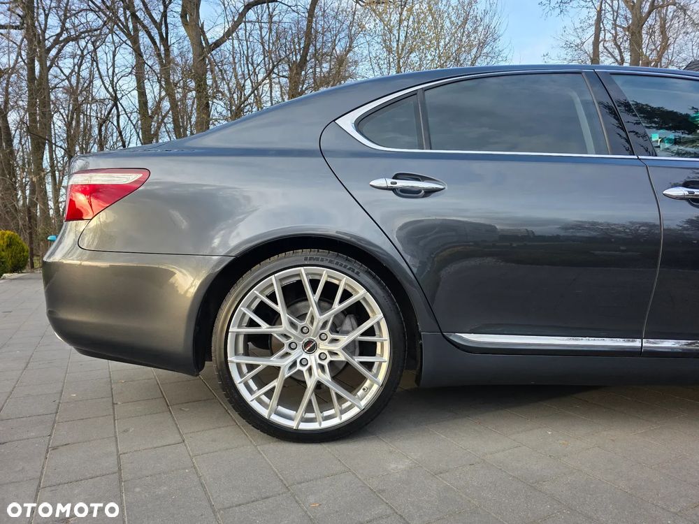 Lexus LS - 6