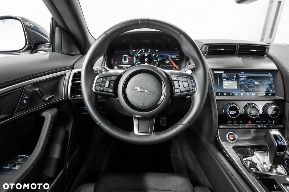 Jaguar F-Type - 30
