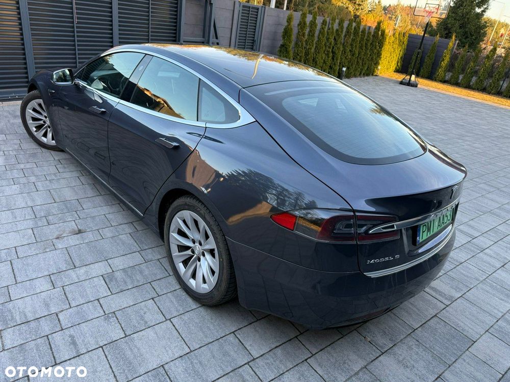 Tesla Model S - 26