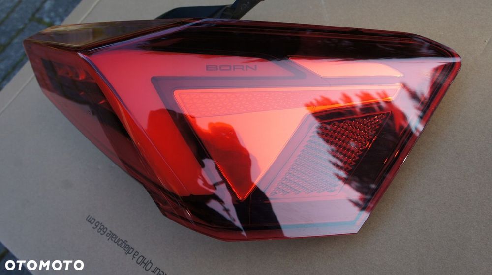 TYLNA PRAWA LAMPA CUPRA BORN LED - 2