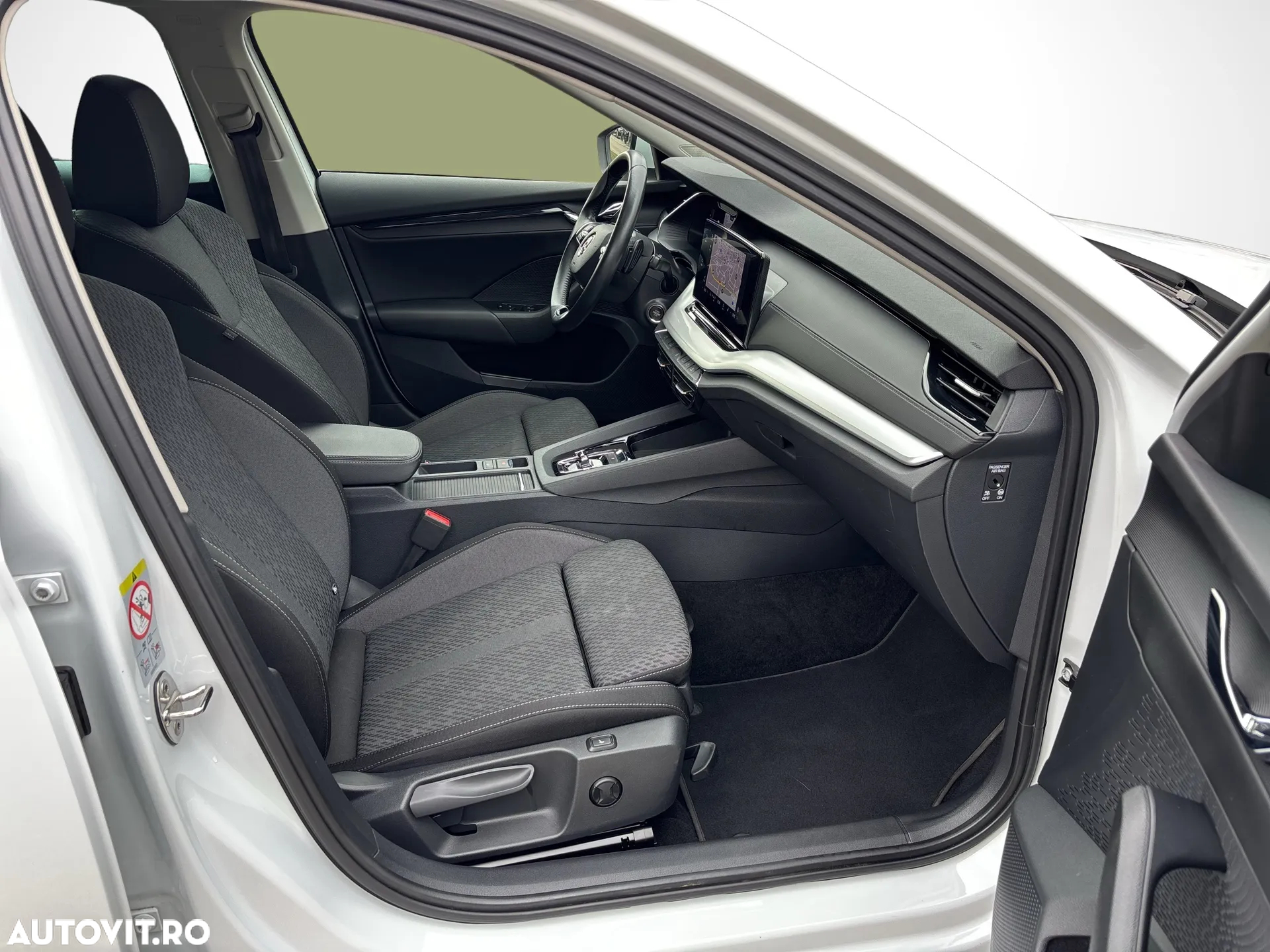 Skoda Octavia Combi 2.0 TDI DSG Ambition - 27