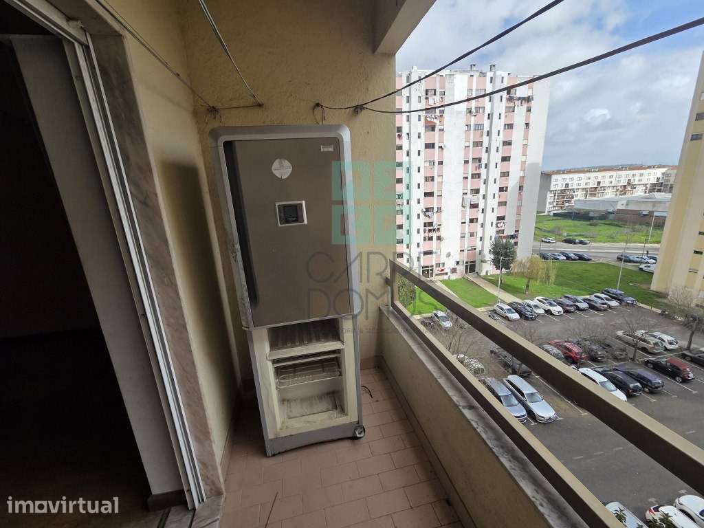 Apartamento T3 para renovar no Carregado - Grande imagem: 4/53