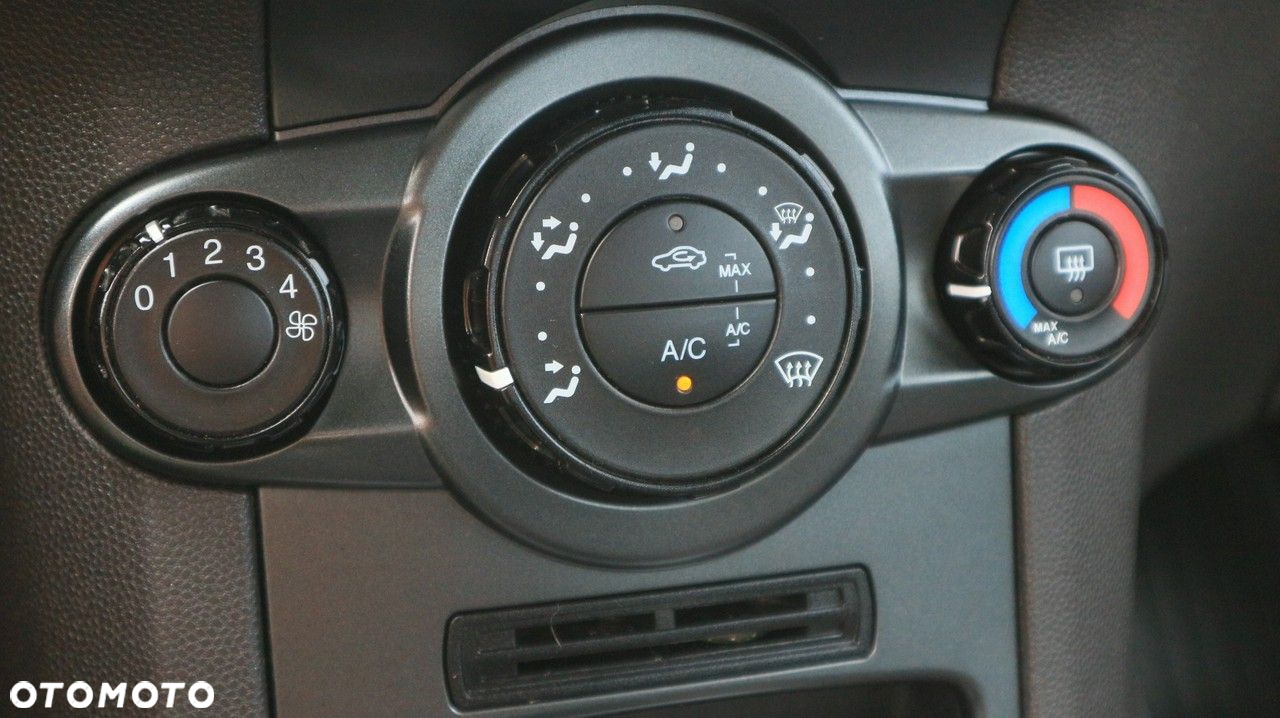 Ford Fiesta 1.25 Celebration - 33