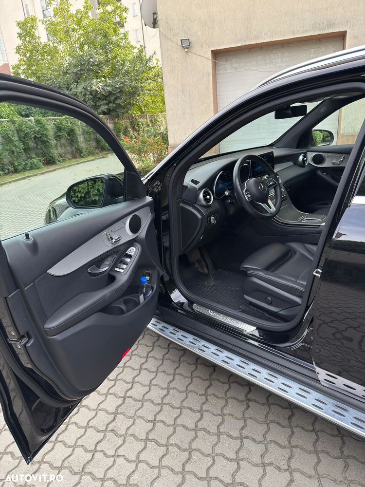 Mercedes-Benz GLC 300 4MATIC 9G-TRONIC AMG Line - 2