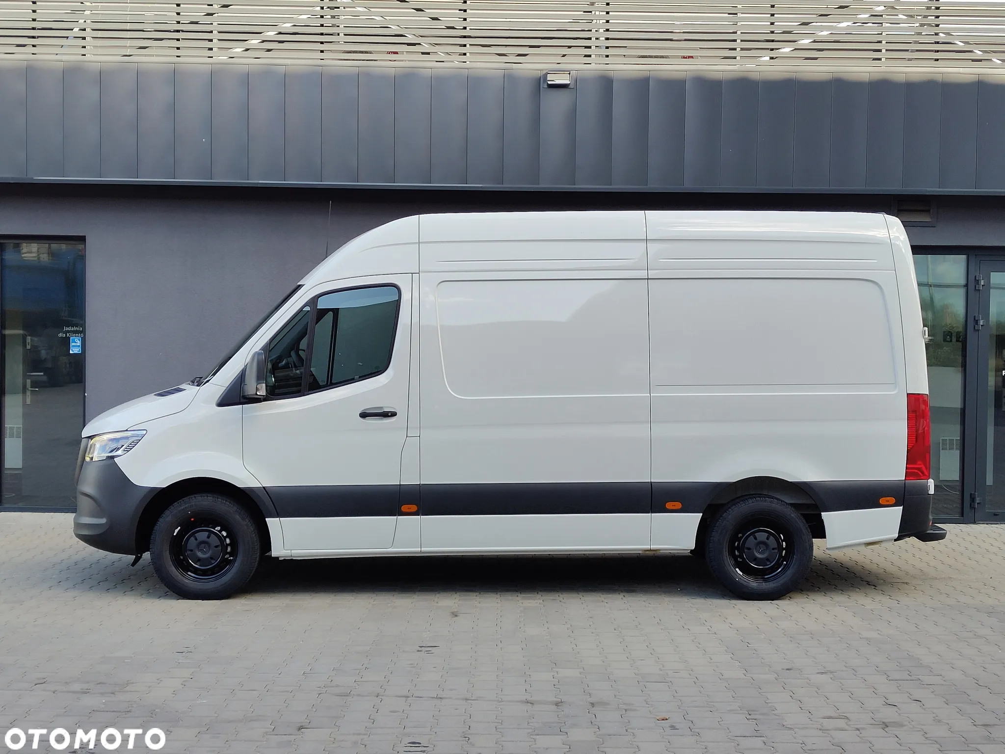 Mercedes-Benz Sprinter - 2