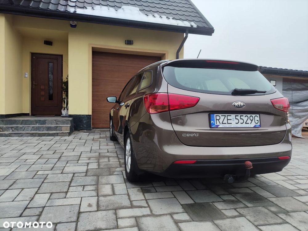 Kia Ceed 1.4 CVVT Dream Team Edition - 4