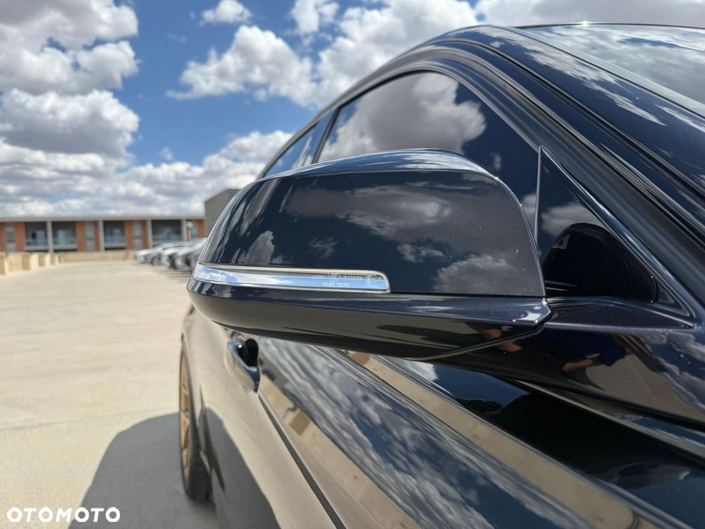 BMW Seria 3 330i M Sport - 14