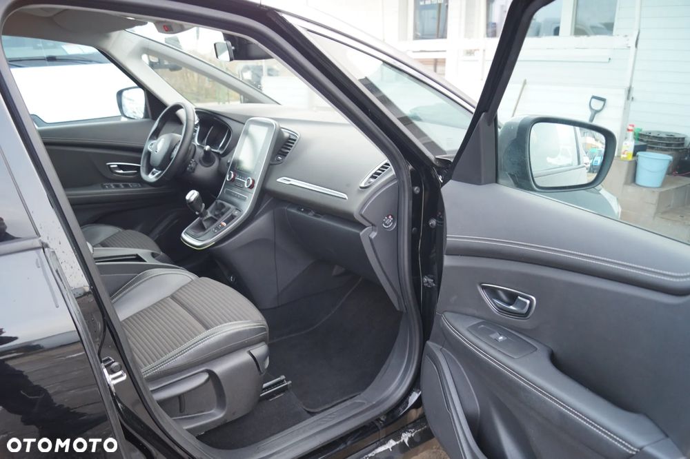 Renault Grand Scenic - 33