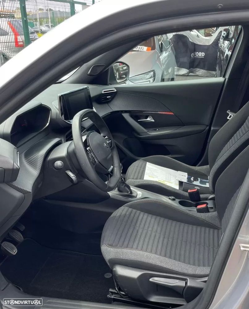 Peugeot 2008 1.2 PureTech Active Pack - 17