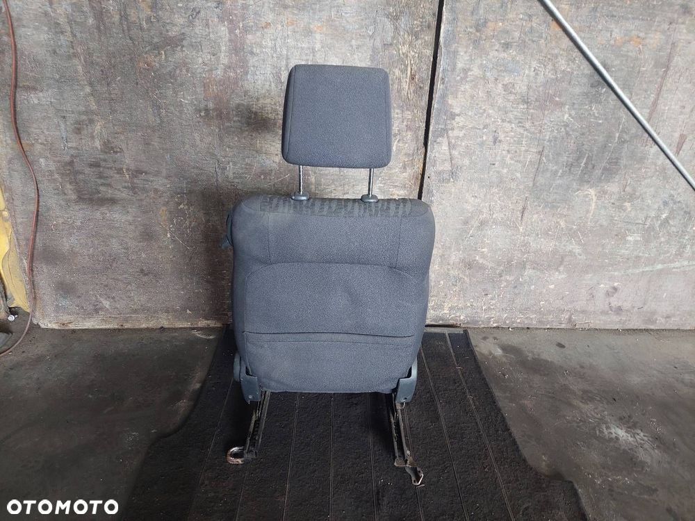 FOTEL LEWY PRZÓD KIEROWCY TOYOTA COROLLA E12 3D - 3