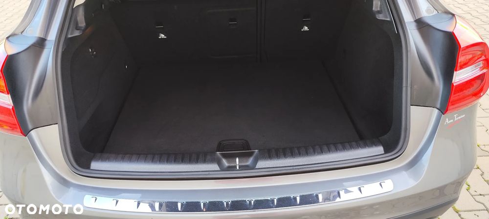 Mercedes-Benz GLA - 23