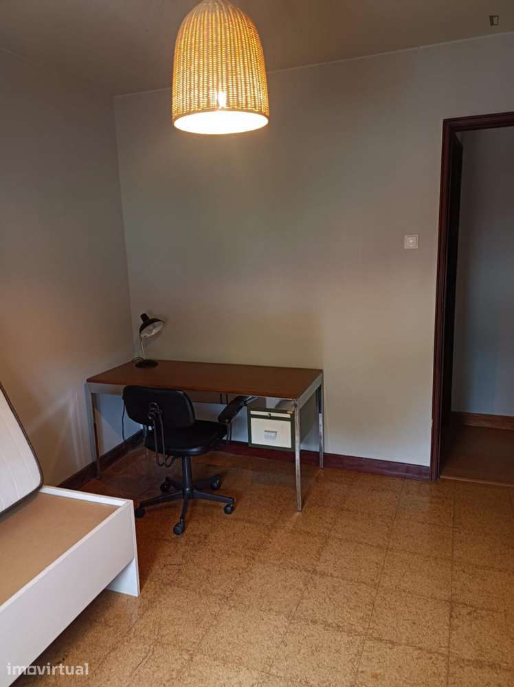 Quarto - localizado em Paranhos Porto - Grande imagem: 2/15