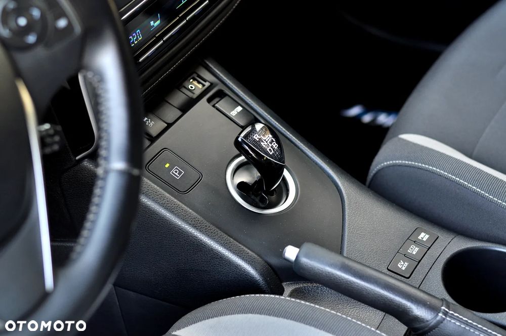Toyota Auris 1.8 HSD Sol - 19