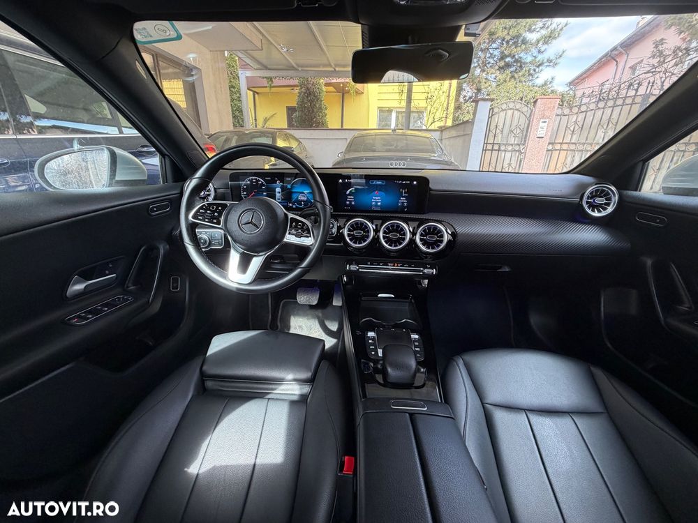 Mercedes-Benz A 180 Sedan 7G-DCT - 16