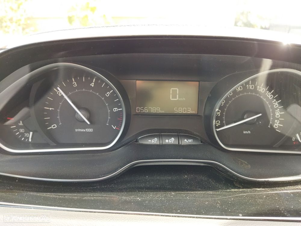 Peugeot 208 1.2 PureTech Signature - 7