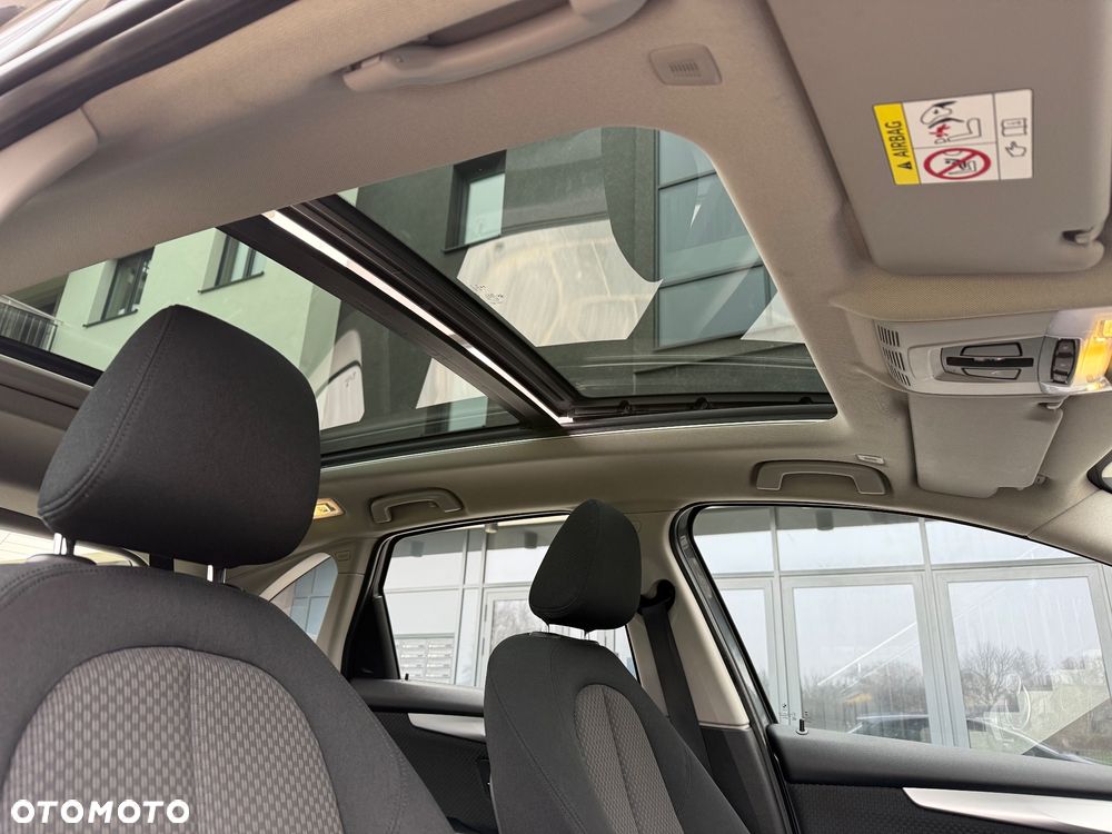 BMW Seria 2 218d - 24