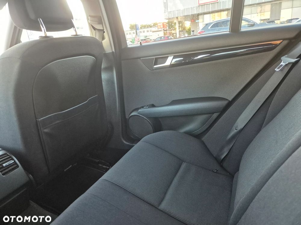 Mercedes-Benz C-Class 2011 photo 3