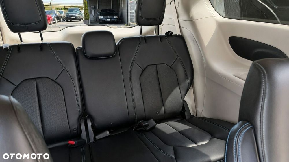 Chrysler Pacifica - 10